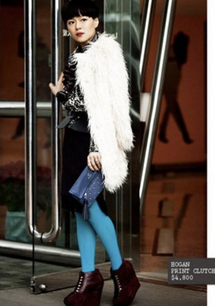 Mi-tu coat; N'21 top & skirt; Ports1961 necklace; Hogan Print Clutch; 雲裳stockings & Yves Saint Laurent ankle boots