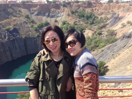 當然要跟好友兼品牌代表Loletta在此留下倩影 :)